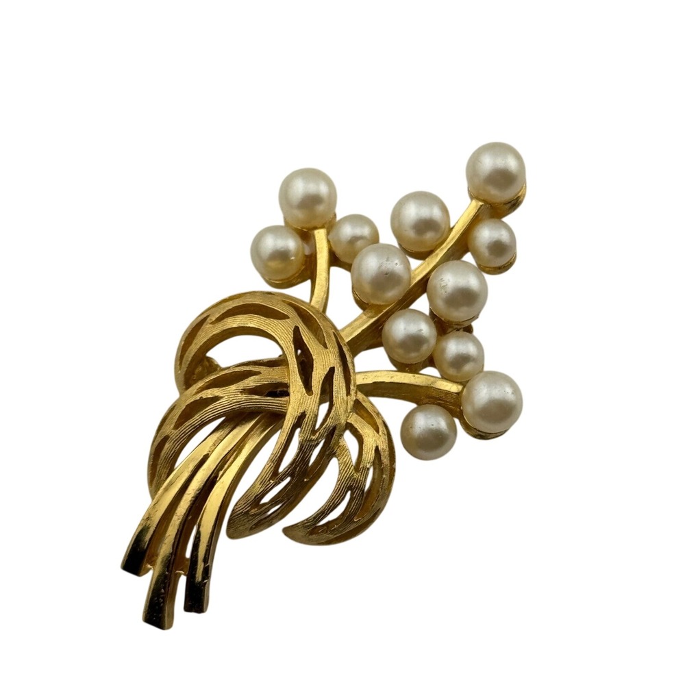 Vintage Trifari Brooch Faux Pearl Gold Tone Floral Bouquet Pin‎